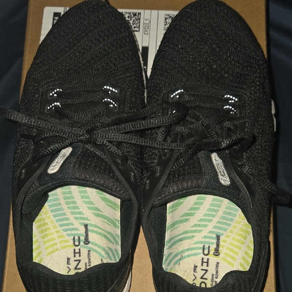 Under Armour Black Knit Athletic Shoes - Picture 6 of 6